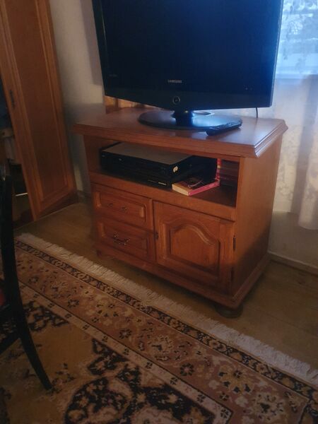 Masuta televizor cu capac rotativ in stare f. buna